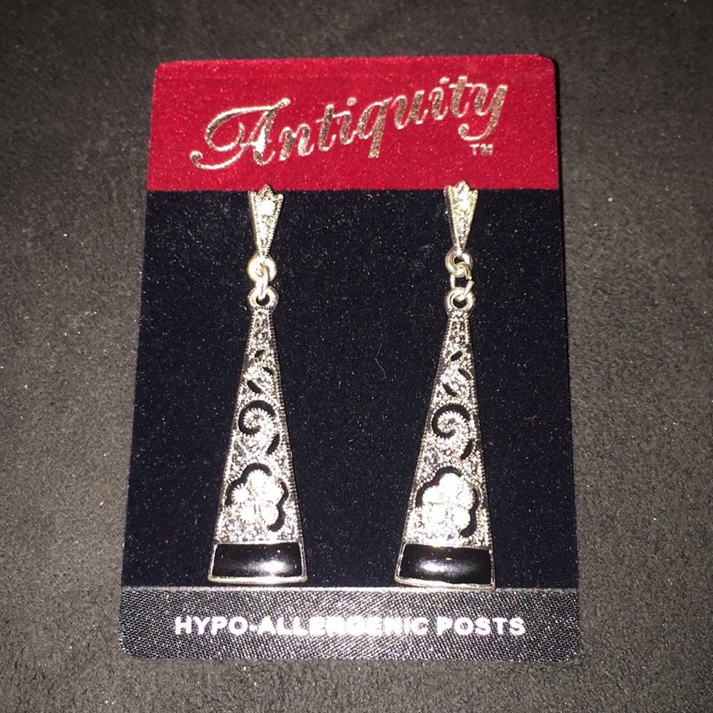 Earring - Picture 2 of 3